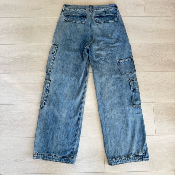 Denim Forum The 90's Millie Hi-Rise Cargo Medium Light Wash Aritzia - Size 26 - Picture 2 of 9
